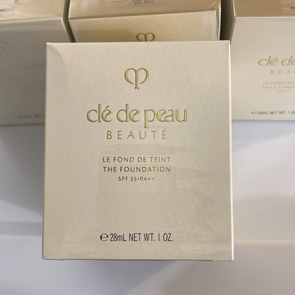 Clé de Peau Beauté Foundation - Cream Shades B80 & 080 - Picture 2 of 4